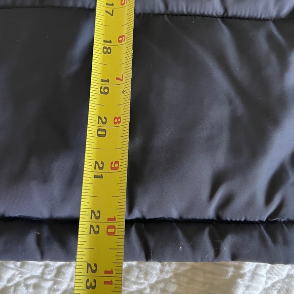 Brandy Melville John Galt Navy Cropped Puffer Jacket - Picture 6 of 7